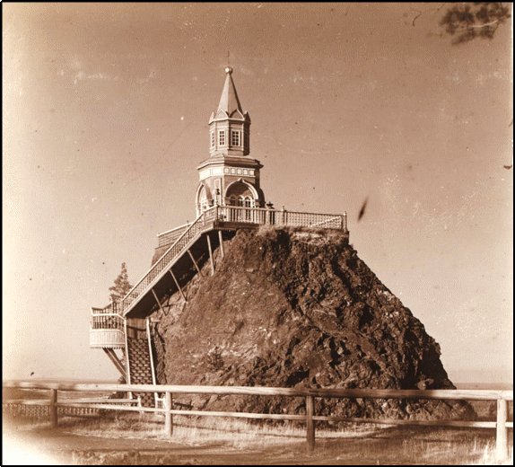Фото примерно 1900 г. Ранее существовавшая часовня на горе Благодать. Фото примерно 1900 г. Ранее существовавшая часовня на горе Благодать.
