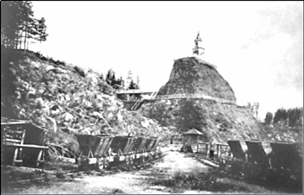 Примерно 1900 г. Вагонетки для вывоза руды из карьера горы Благодать
